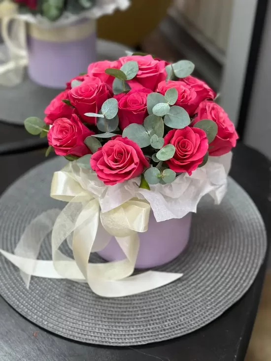 Flowers in box, 15 gb tacazzi with eucaliptus